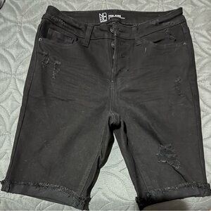 5/$20.00 bundle item Women’s No Boundaries black Jean shorts
